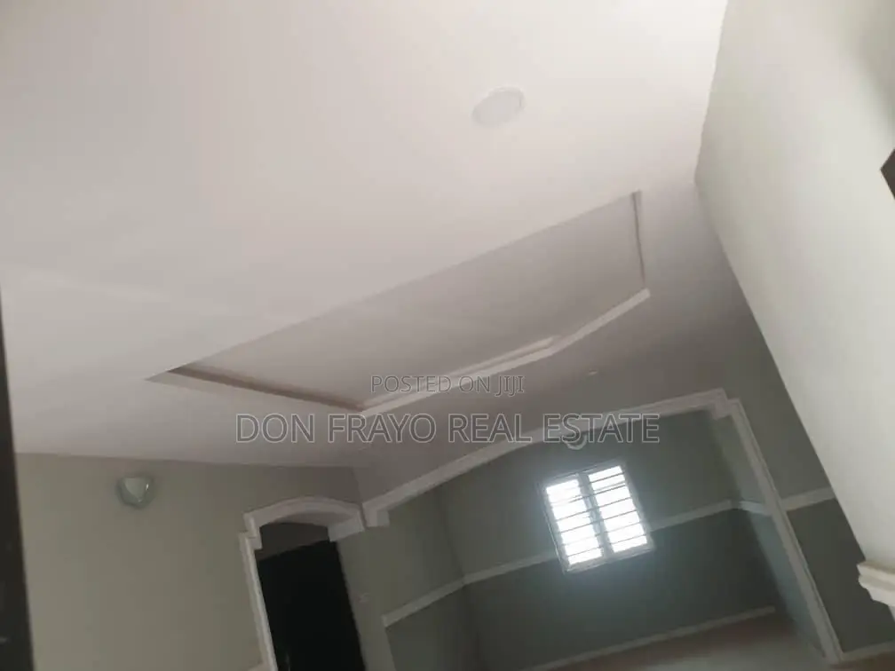 18bdrm Block of Flats in Odo Ona Elewe, Akala Express for sale
