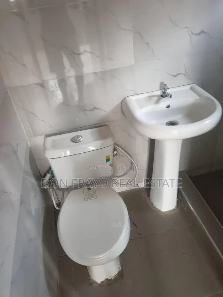 18bdrm Block of Flats in Odo Ona Elewe, Akala Express for sale