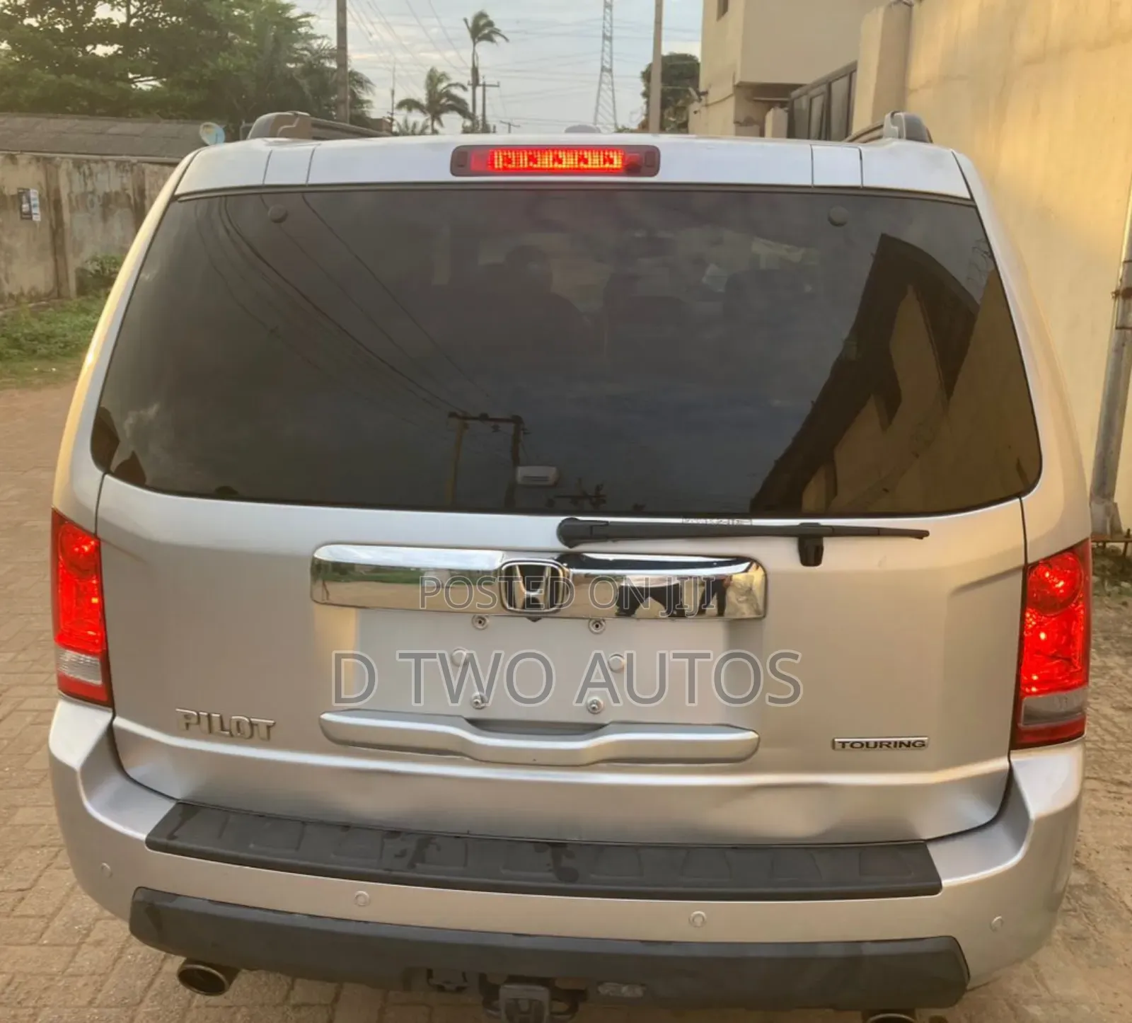 Honda Pilot Touring w/RES/Navi FWD (3.5L 6cyl 5A) 2011 Silver