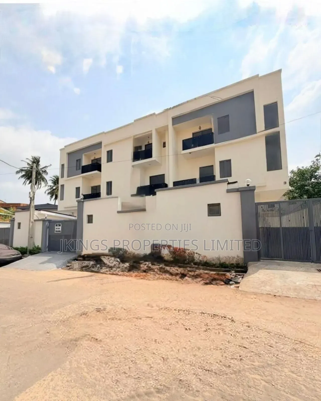 4bdrm Duplex in Obanikoro for sale