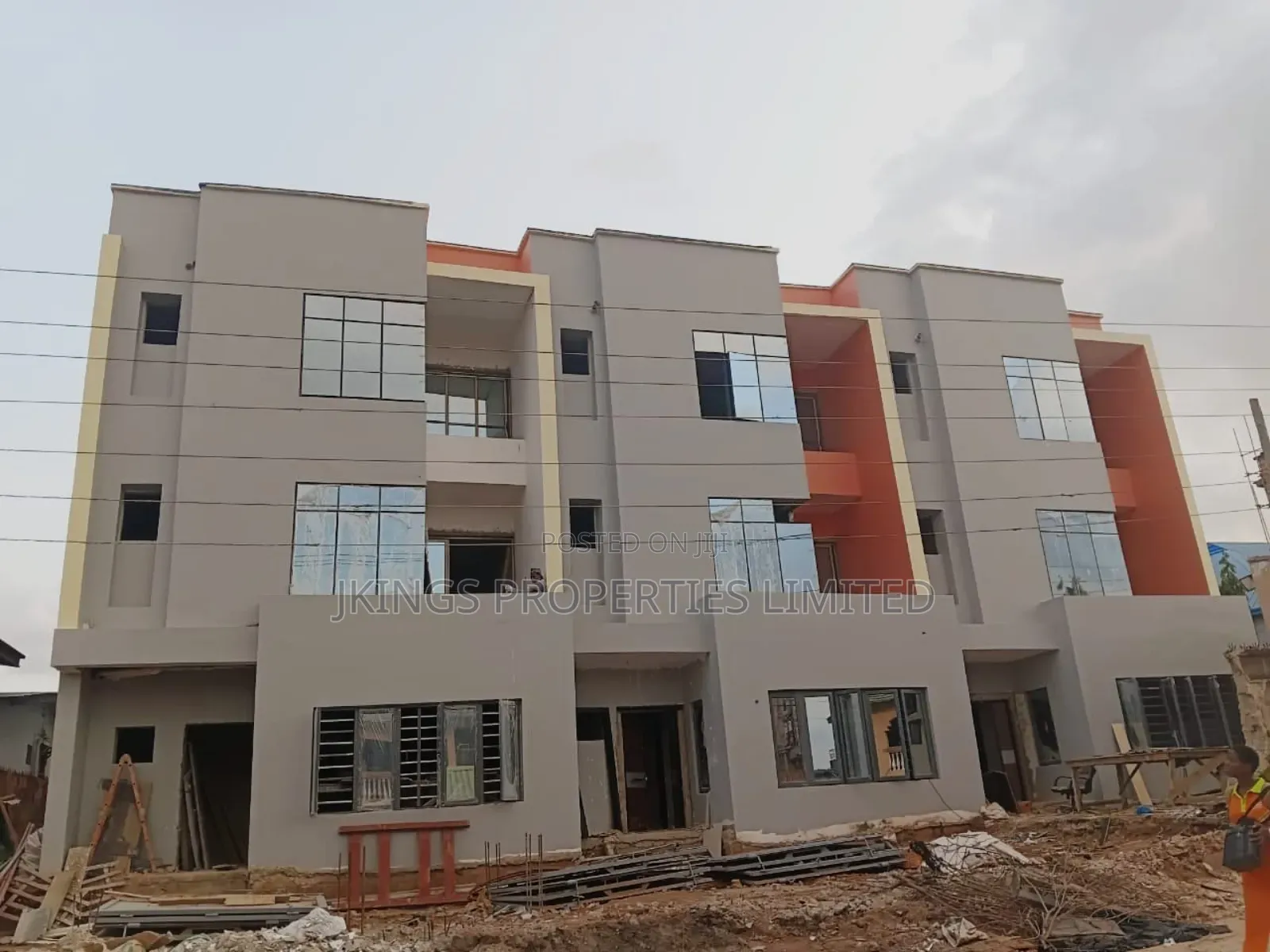 5bdrm Duplex in Mende for sale