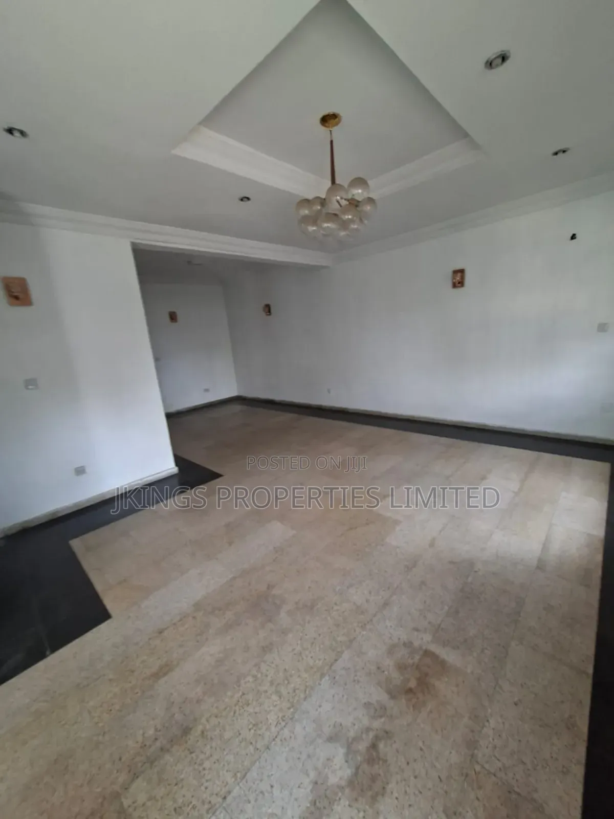5bdrm Duplex in Mende for sale