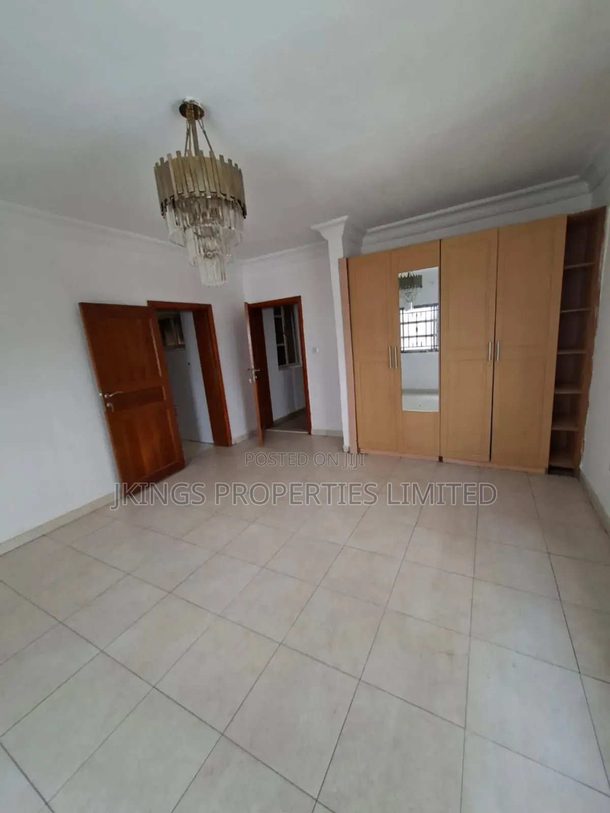 5bdrm Duplex in Mende for sale