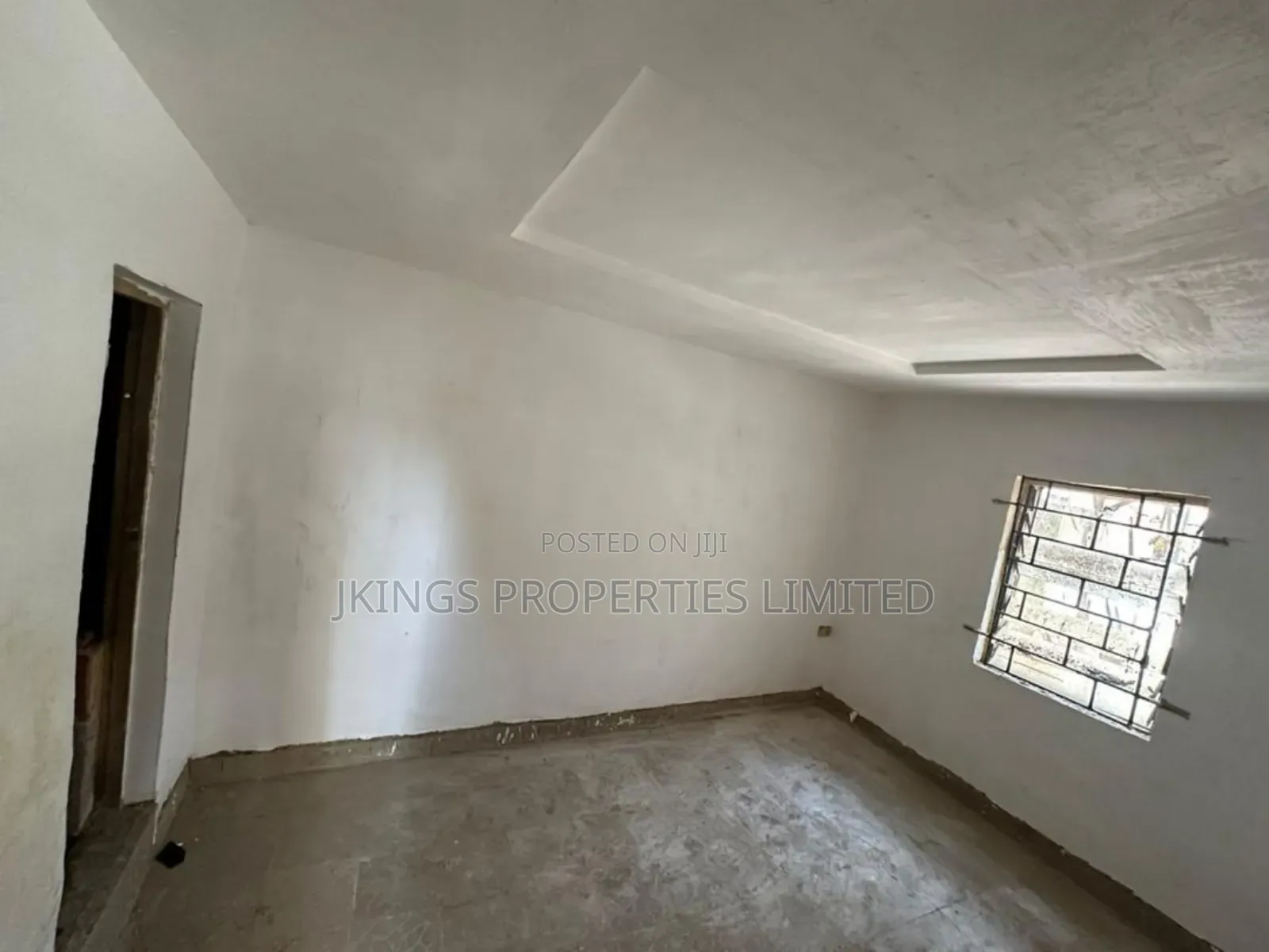 5bdrm Duplex in Mende for sale
