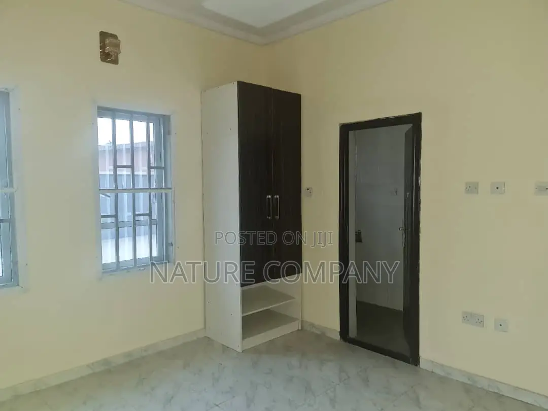 3bdrm Block of Flats in Ikeja Gra for rent