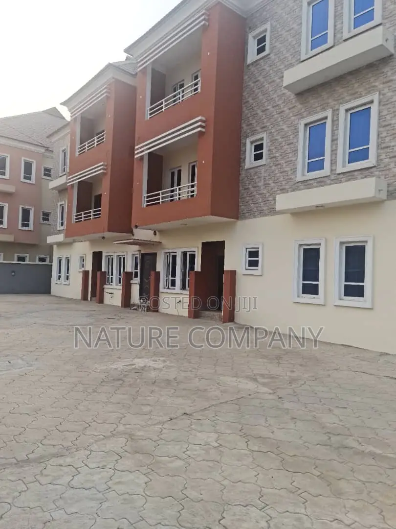 3bdrm Block of Flats in Ikeja Gra for rent