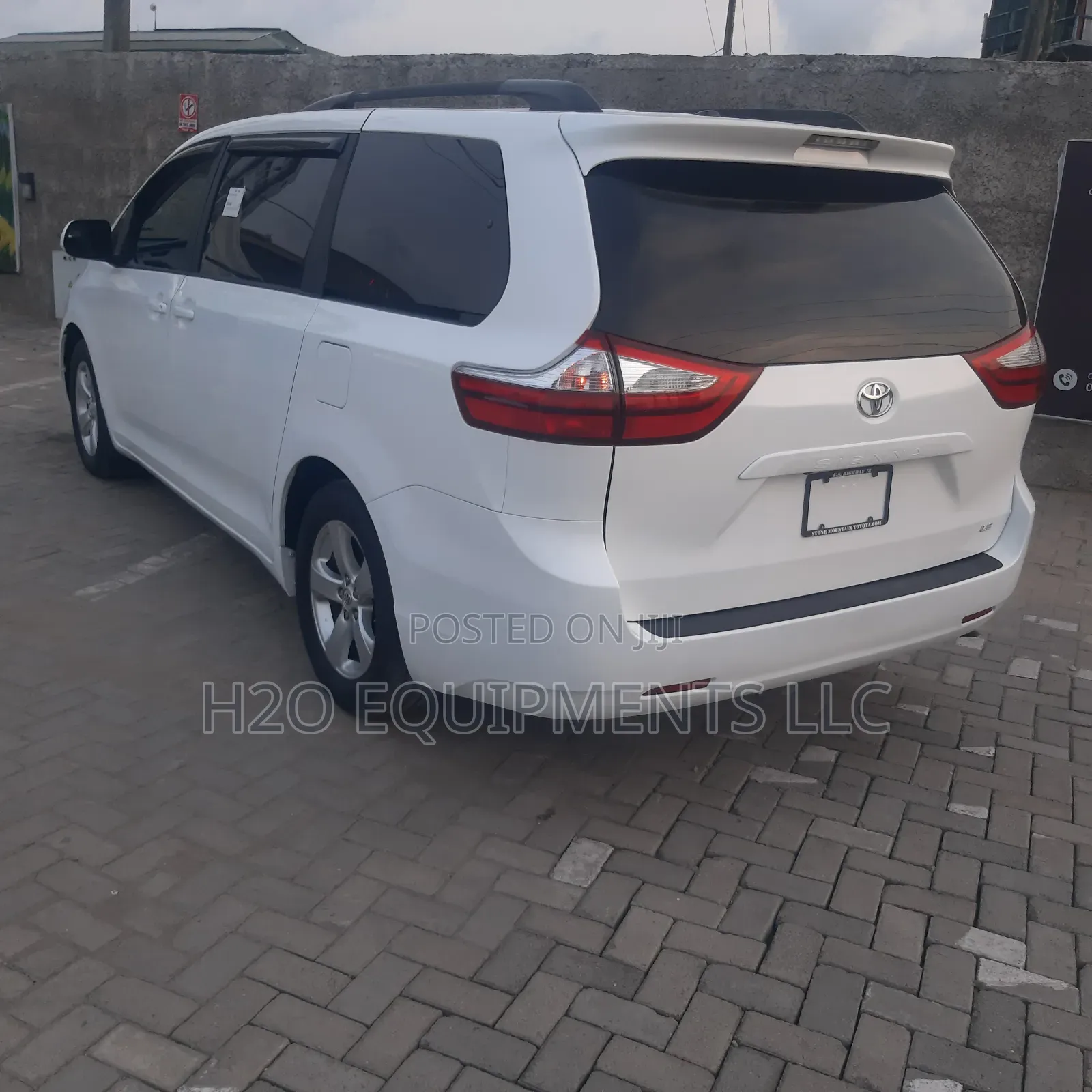 Toyota Sienna LE 7-Passenger 4dr Minivan AWD (3.5L 6cyl 6A) 2015 White