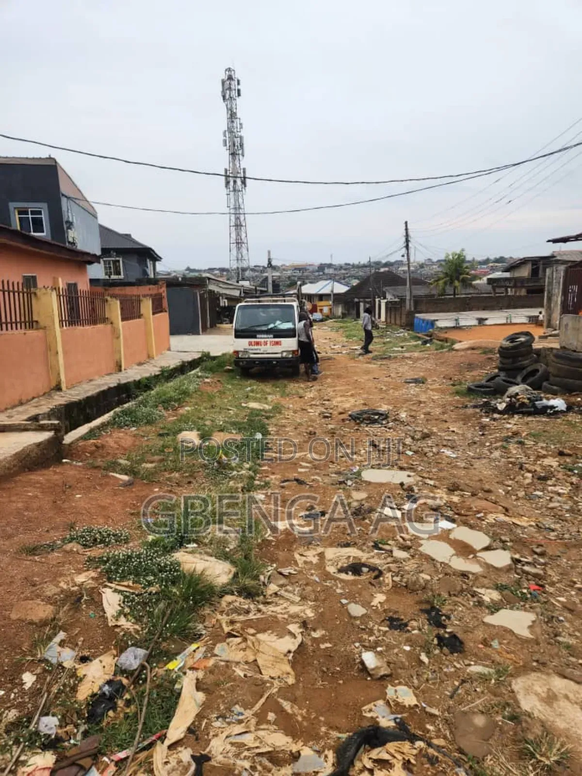 6bdrm Bungalow in Abesan Estate Ipaja, Akowonjo for sale