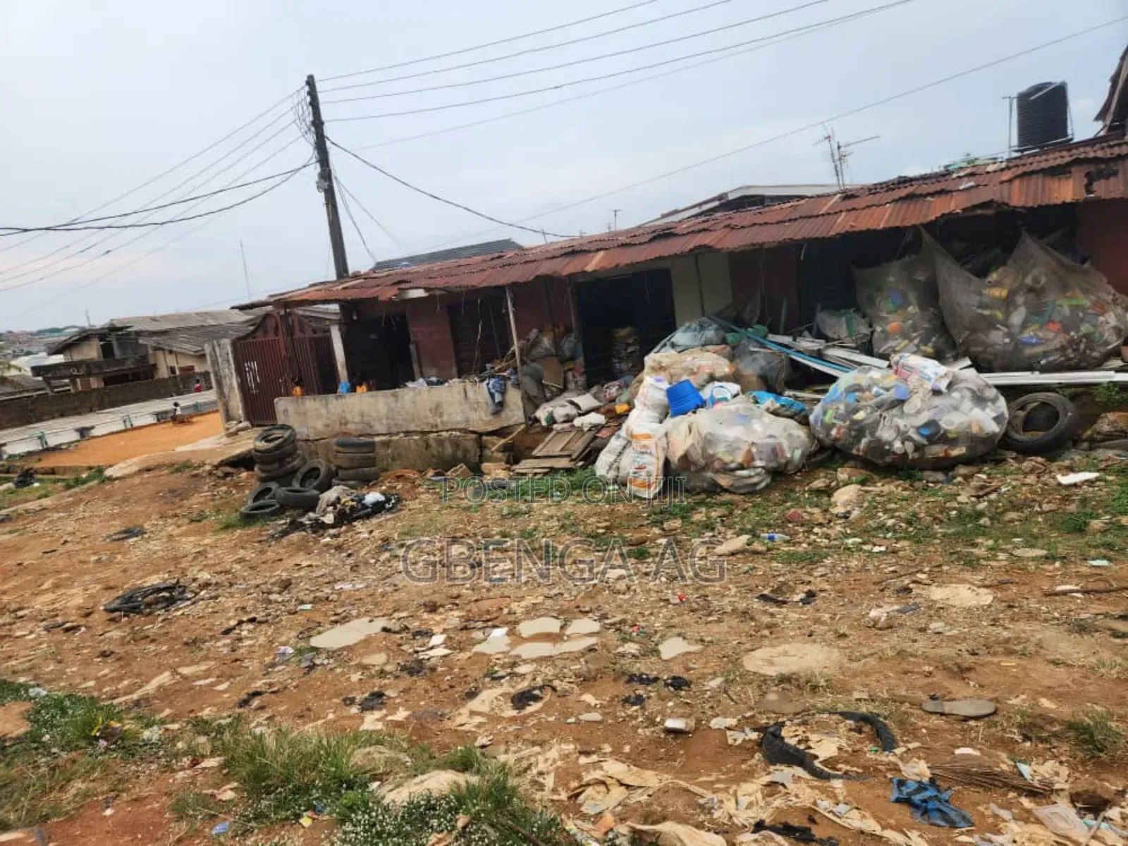 6bdrm Bungalow in Abesan Estate Ipaja, Akowonjo for sale