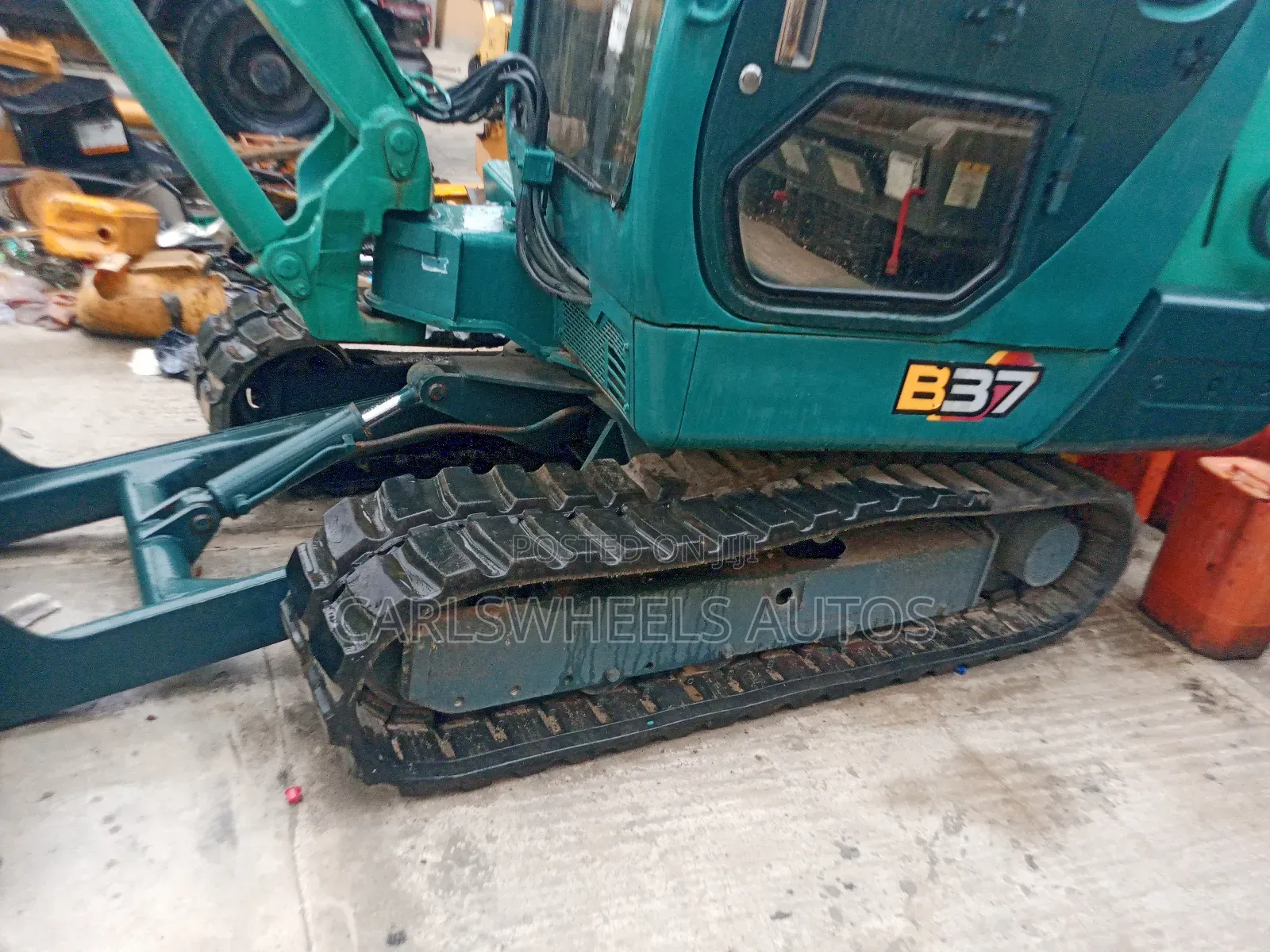 B37 Foreign Used Yanmar Mini Excavator.