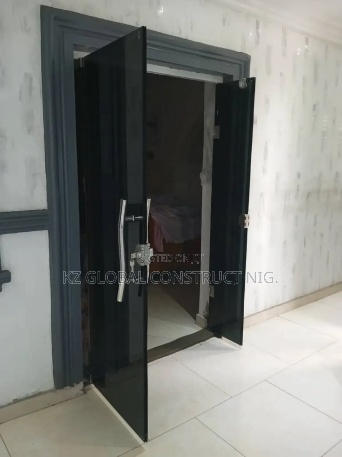 Frameless Glass Swing Door