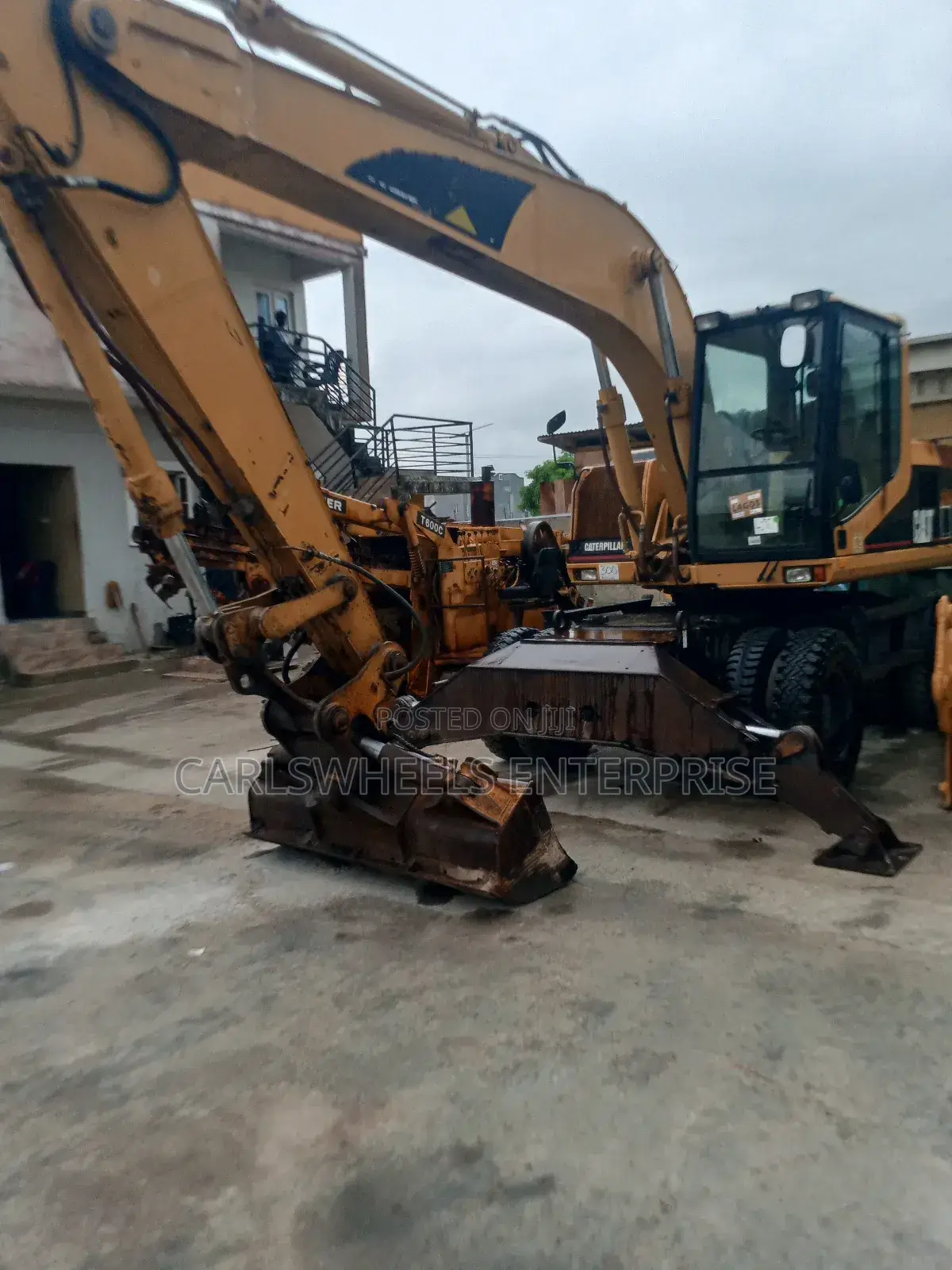 M318 Foreign Used Caterpillar Excavator.