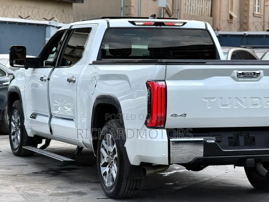 Toyota Tundra Platinum 2022 White