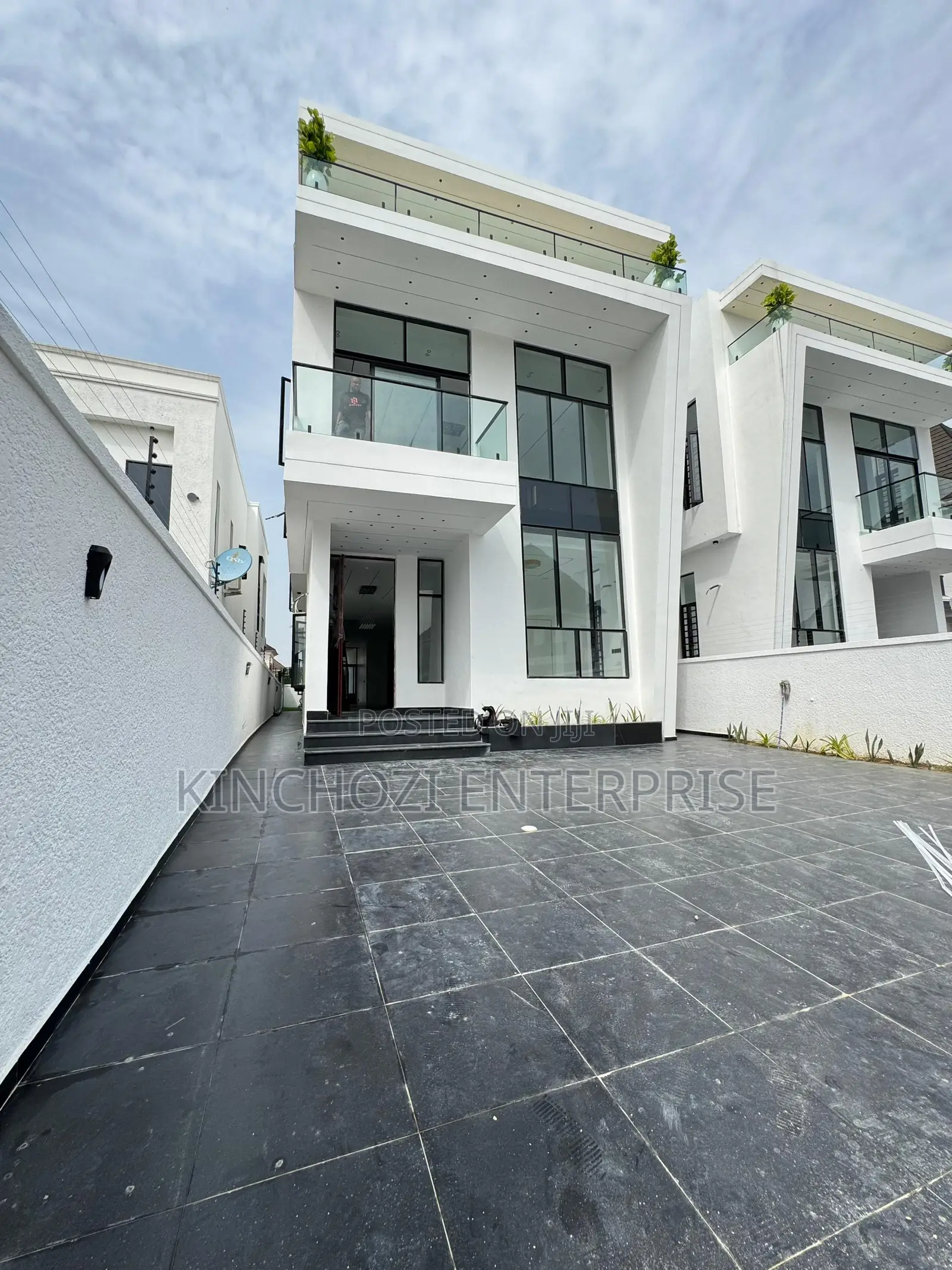 5bdrm Duplex in Sangotedo for sale
