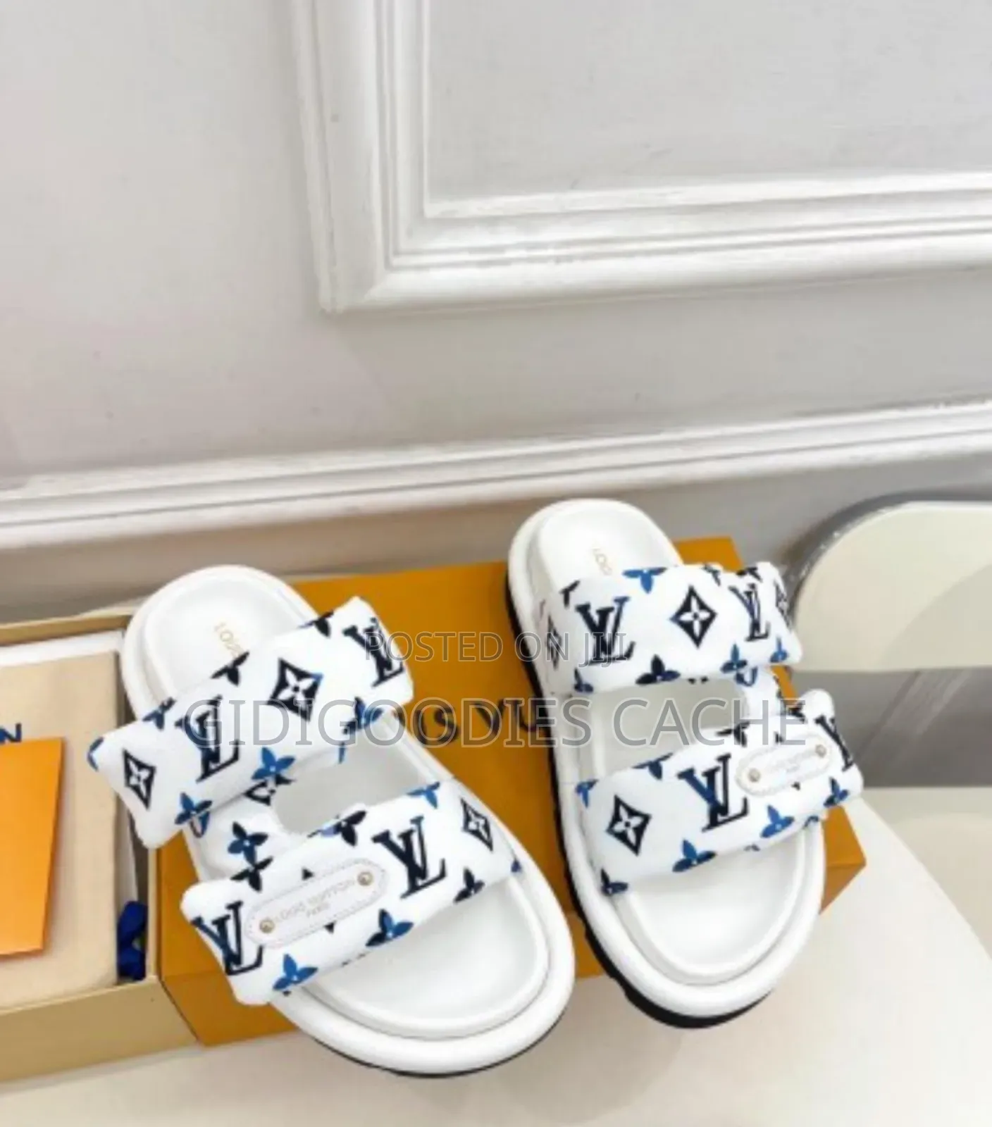 Women's Lv Pillow Slides Size 37-42