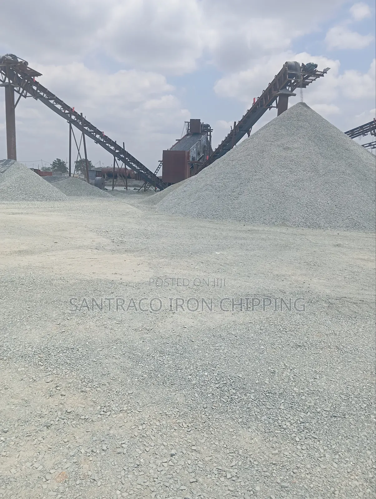 Sentraco Iron Black Chippings and Granite for Company Construction Pro