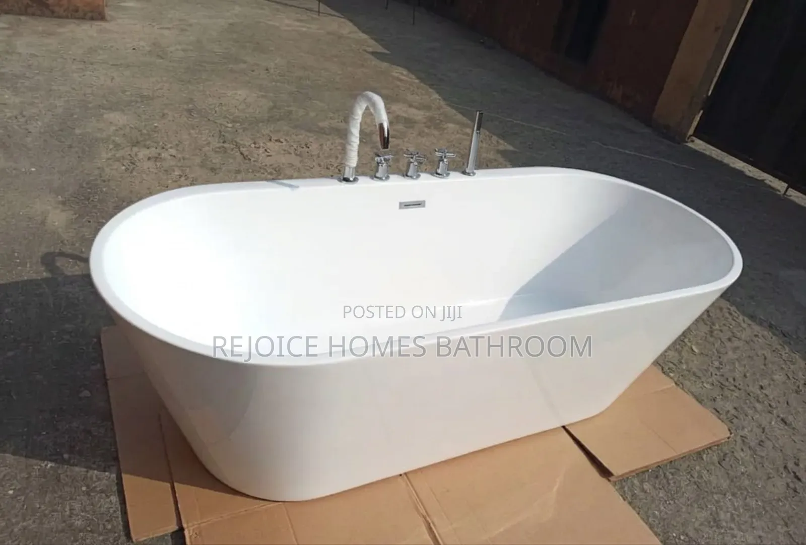 Luxury Freestanding White Bathtub With Chrome Fittings