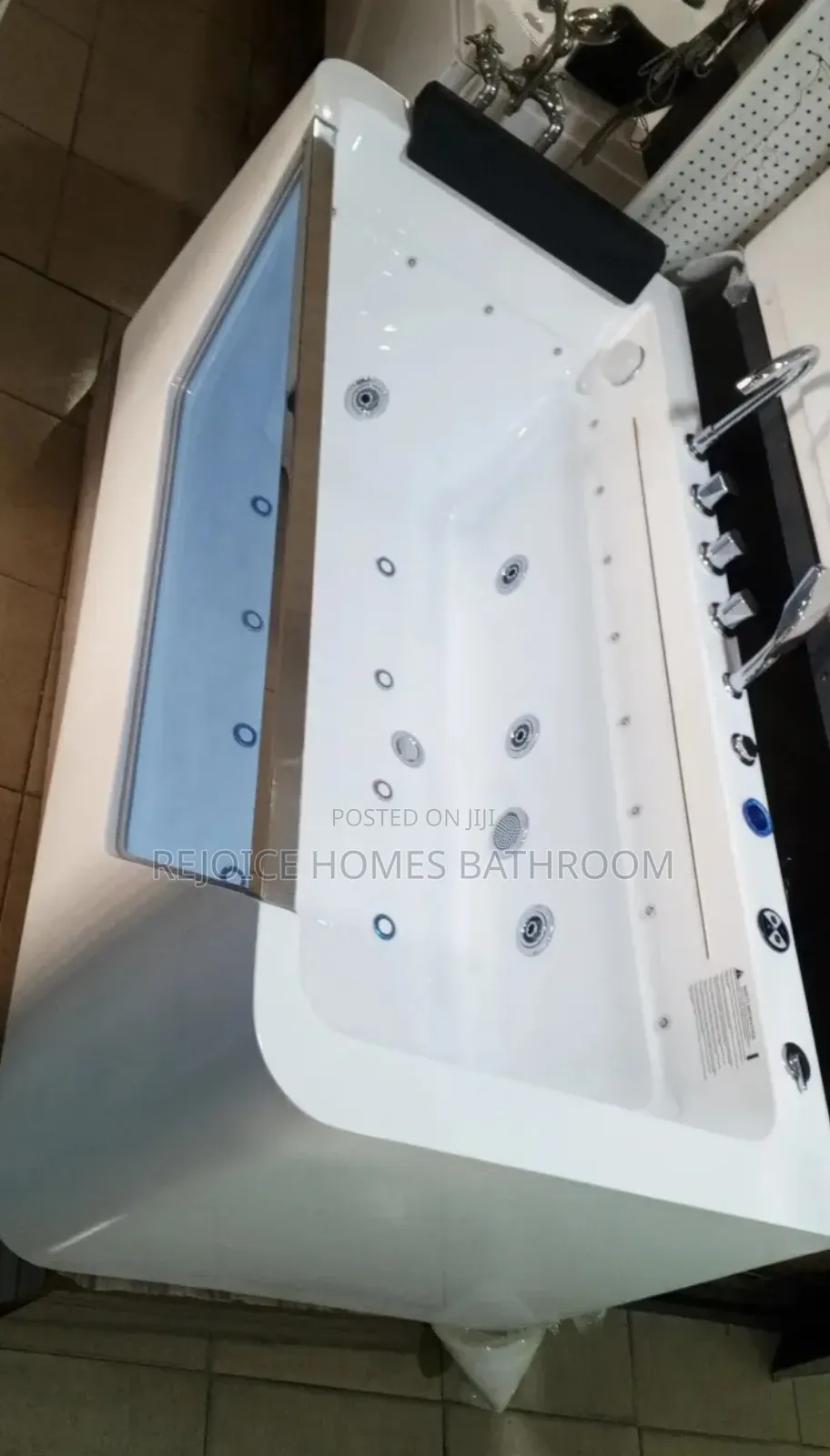 Luxury Jetted Walk-in Acrylic Jacuzzi Bathtub With Glass Panel