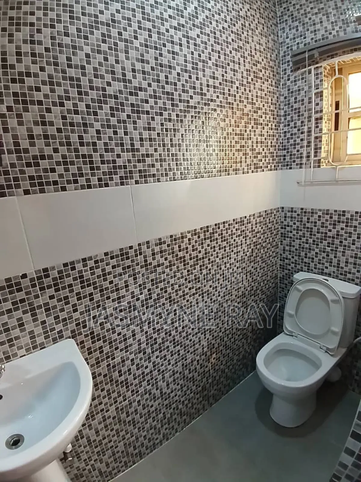 House 5 Single Deluxe Ensuite Room