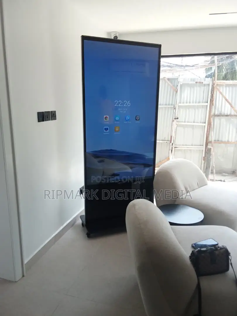 65 Inches Floor Standing Digital Interactive Signage Screen