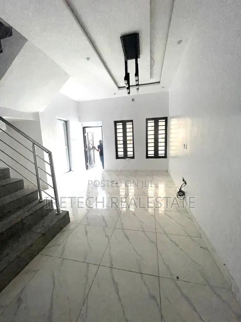 3 Bedroom Terrace In A Serene Neighborhood
