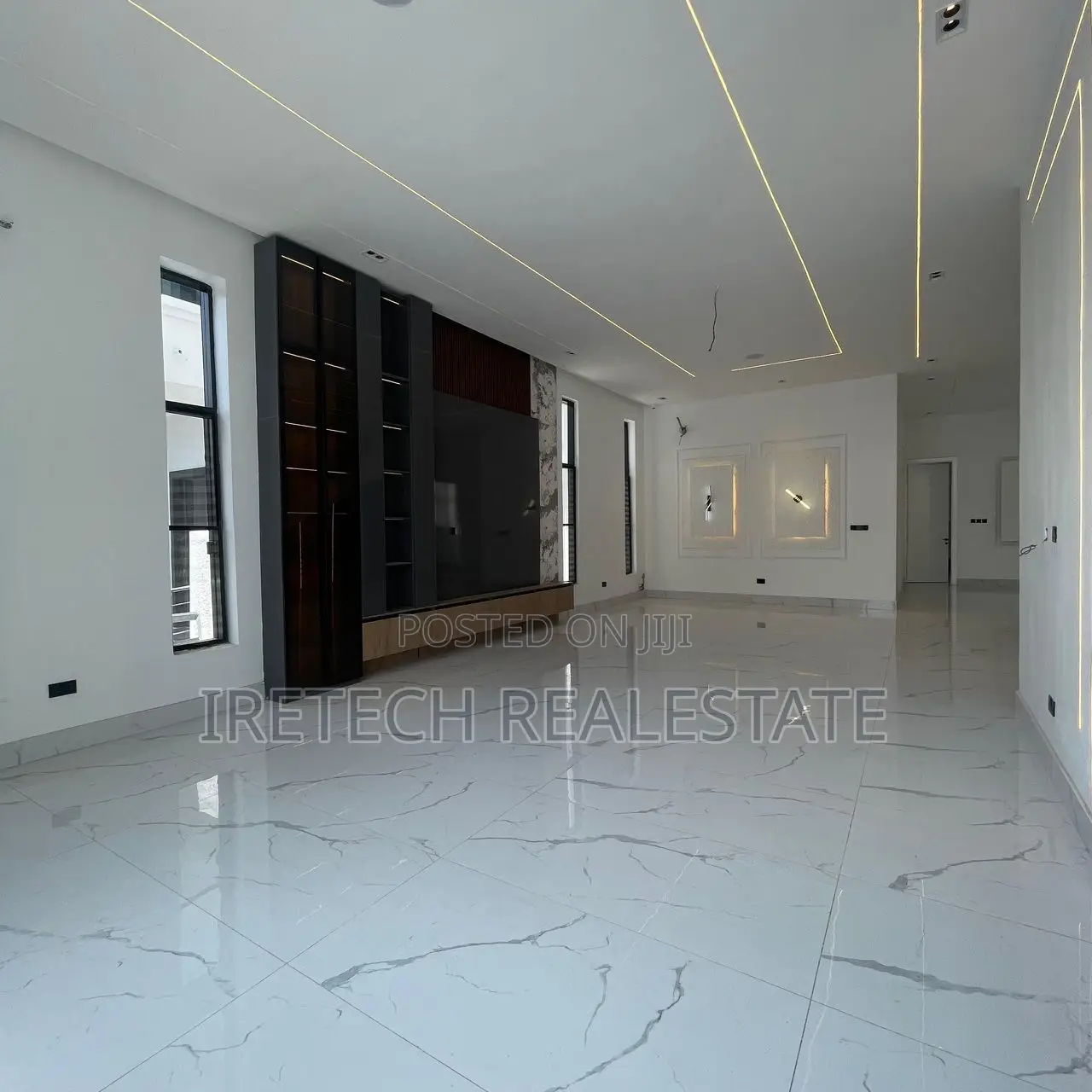 5bdrm Duplex in Megamound Estate for sale