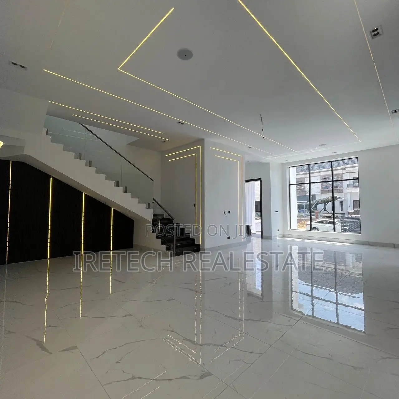 5bdrm Duplex in Megamound Estate for sale