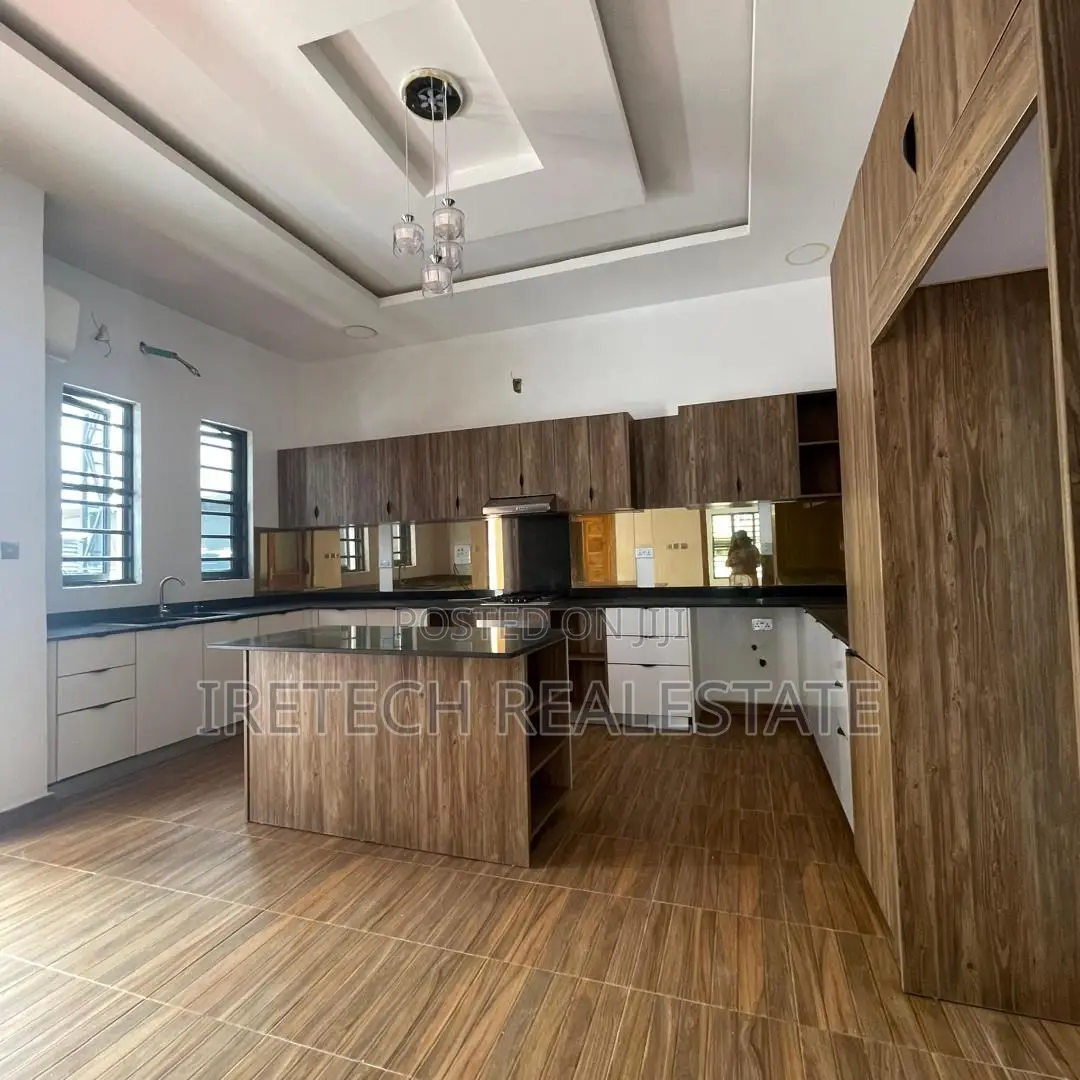 4bdrm Duplex in Lekki County for sale