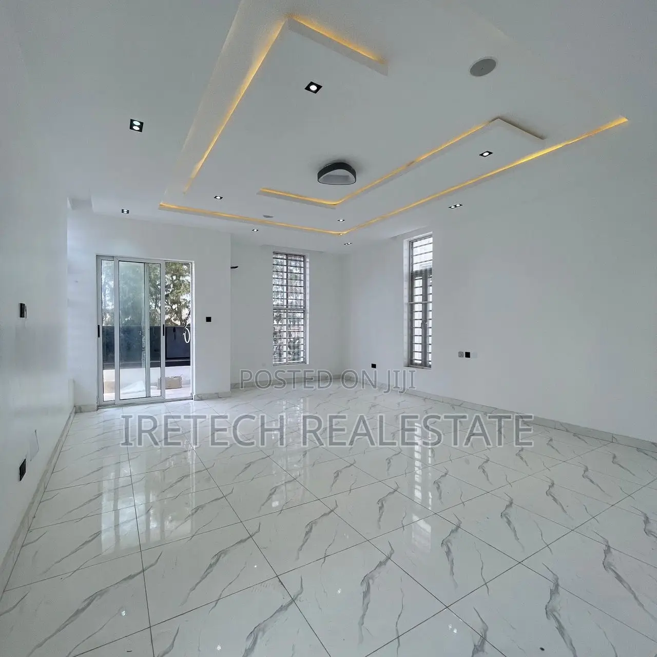 5bdrm Duplex in Megamound Ikota for sale