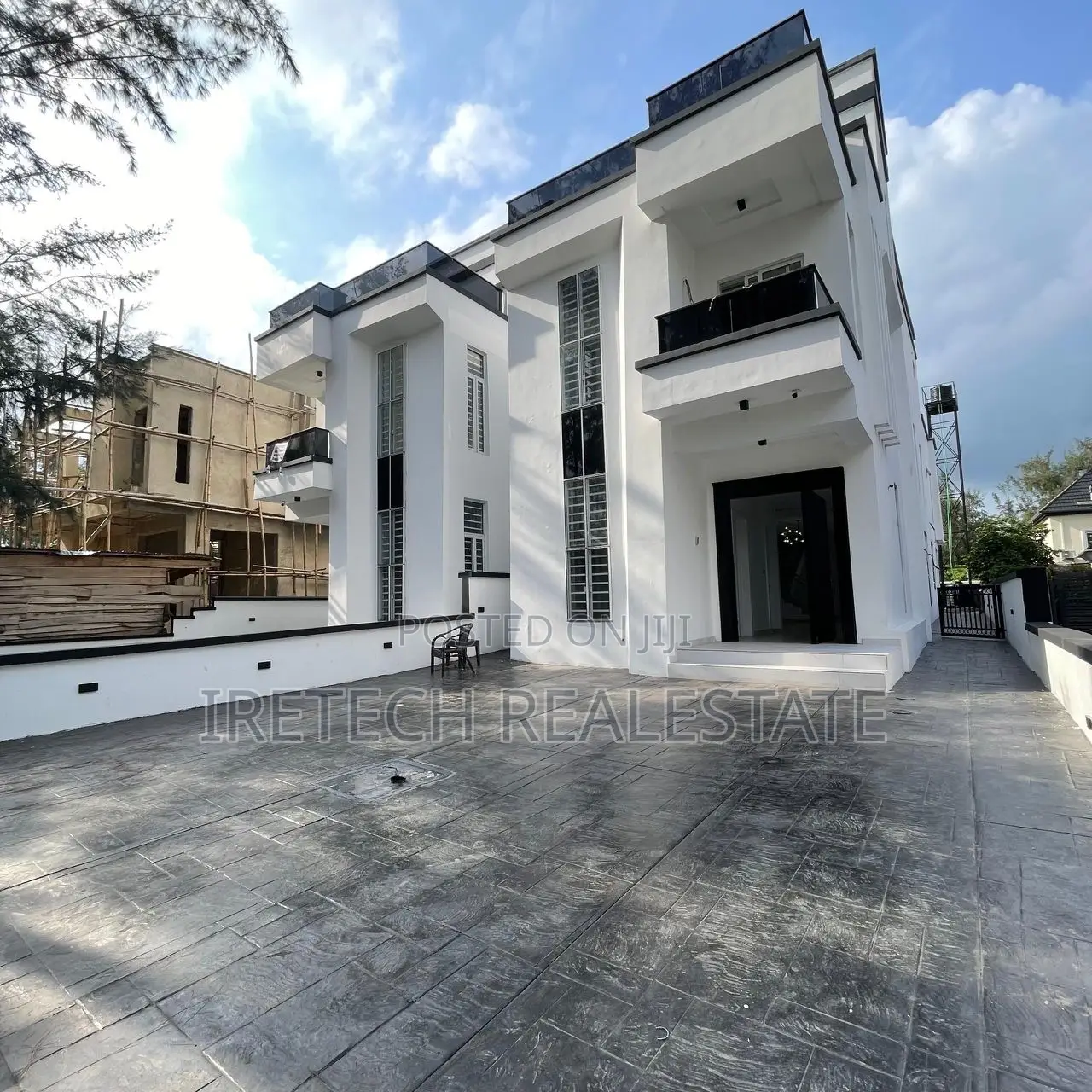 5bdrm Duplex in Megamound Ikota for sale