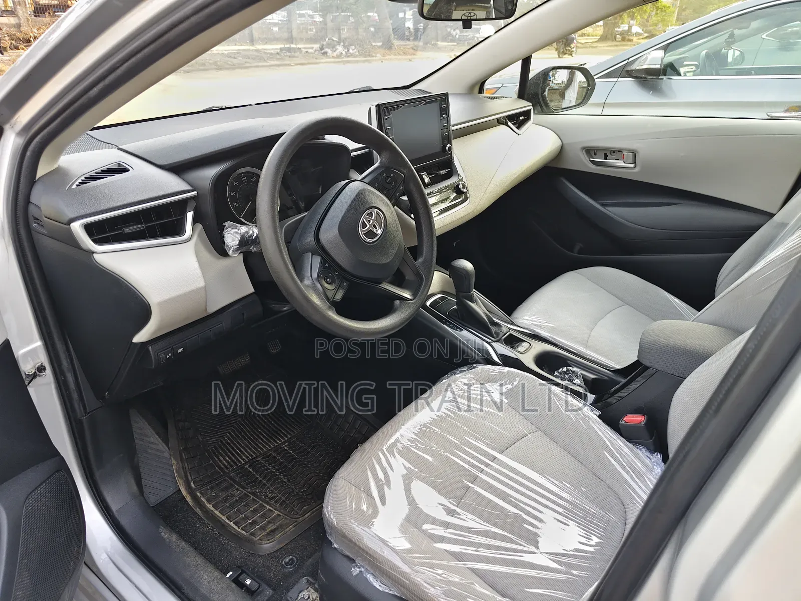 Toyota Corolla LE 2022 Silver
