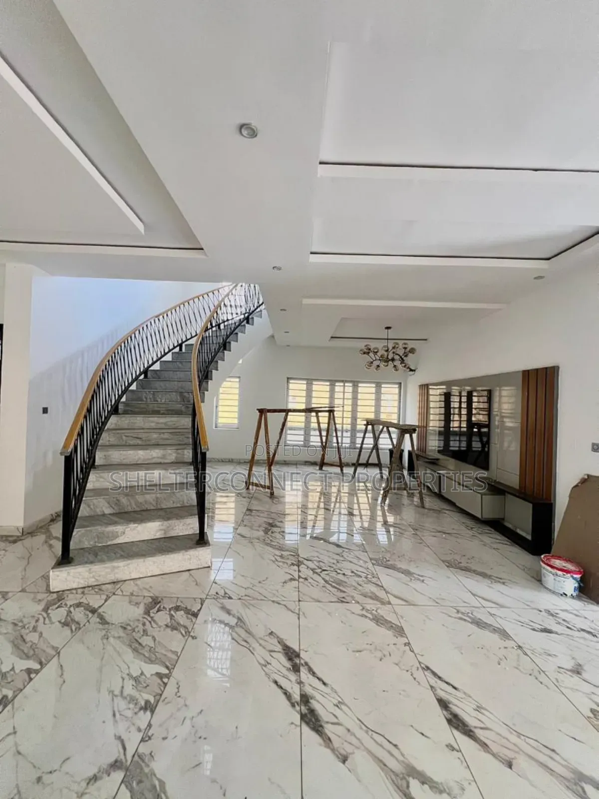 5bdrm Duplex in Chevron for sale