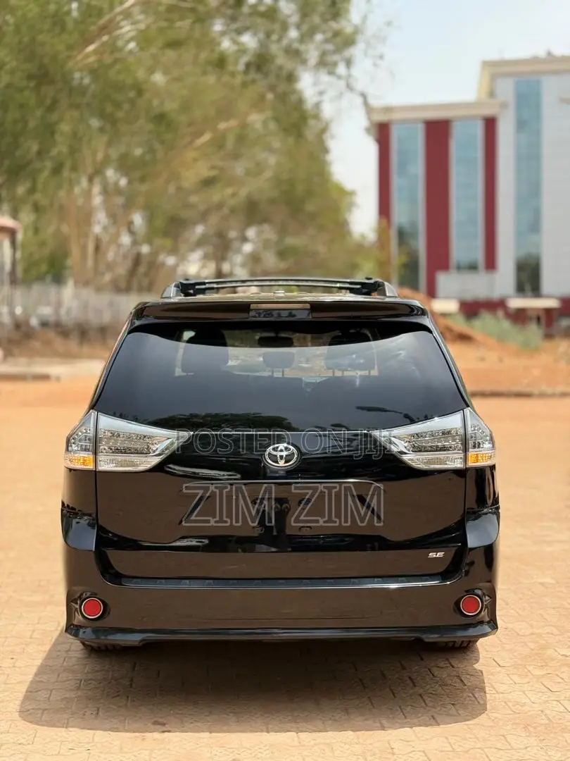 Toyota Sienna SE Premium 8-Passenger 4dr Minivan (3.5L 6cyl 6A) 2015