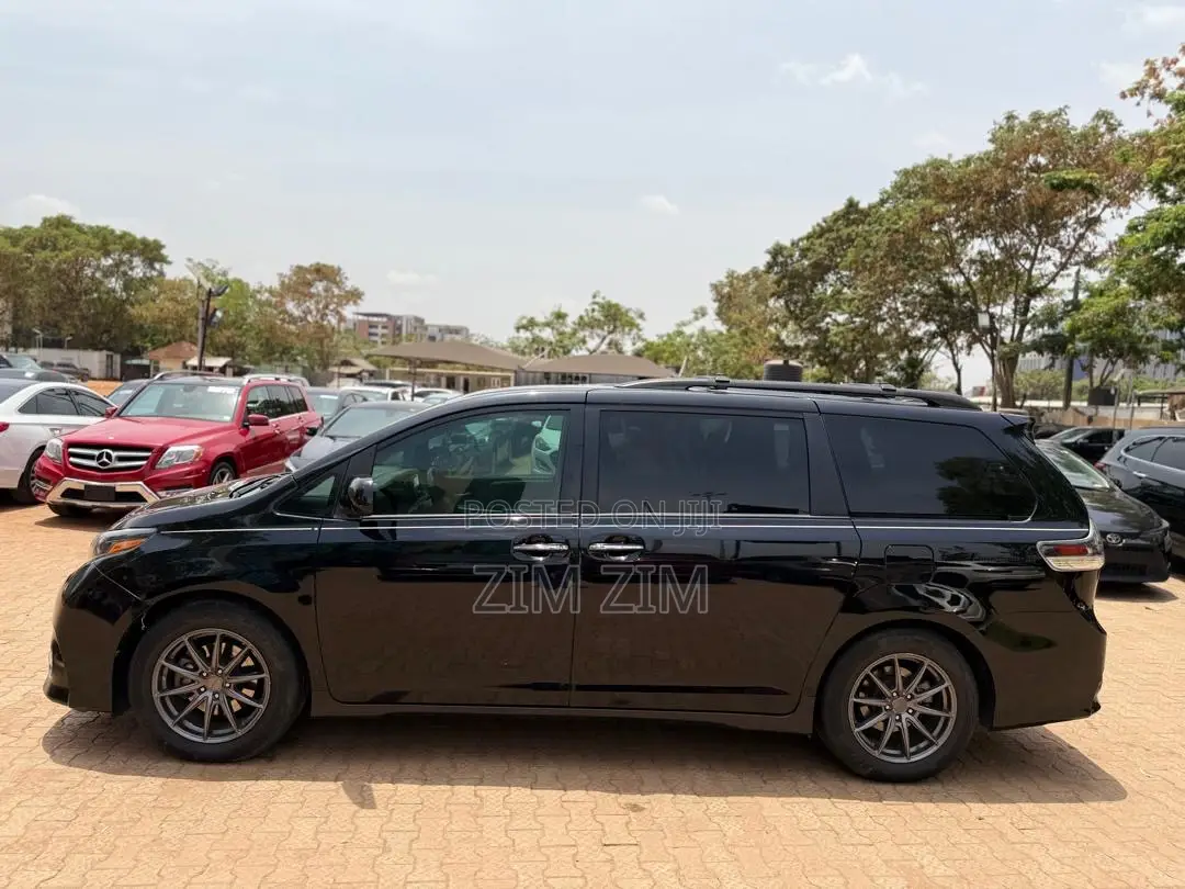 Toyota Sienna SE Premium 8-Passenger 4dr Minivan (3.5L 6cyl 6A) 2015