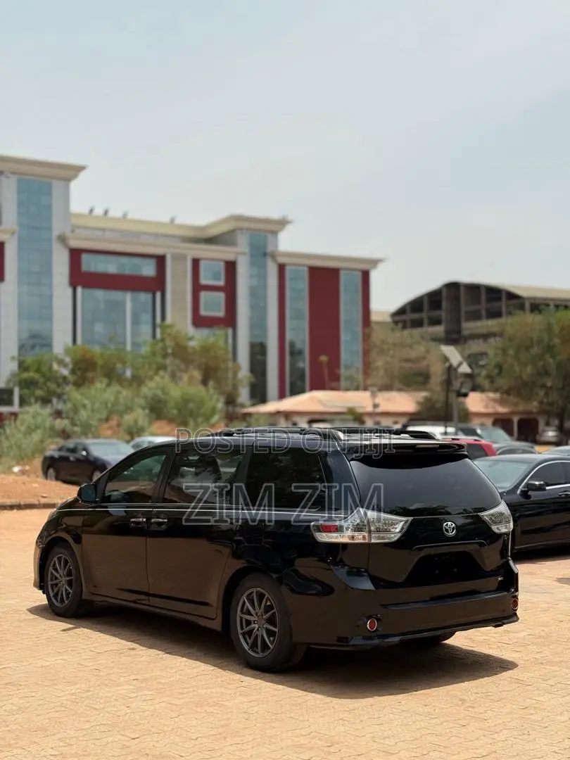 Toyota Sienna SE Premium 8-Passenger 4dr Minivan (3.5L 6cyl 6A) 2015