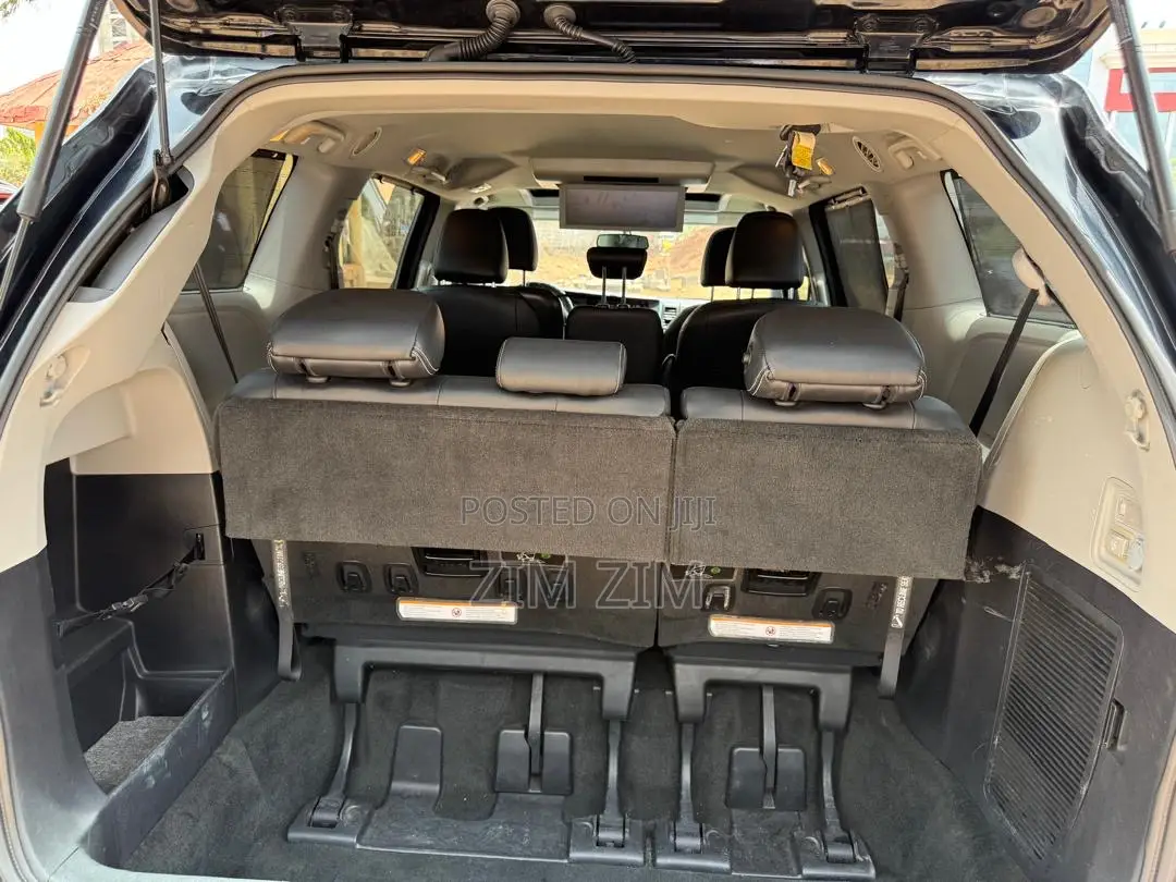 Toyota Sienna SE Premium 8-Passenger 4dr Minivan (3.5L 6cyl 6A) 2015