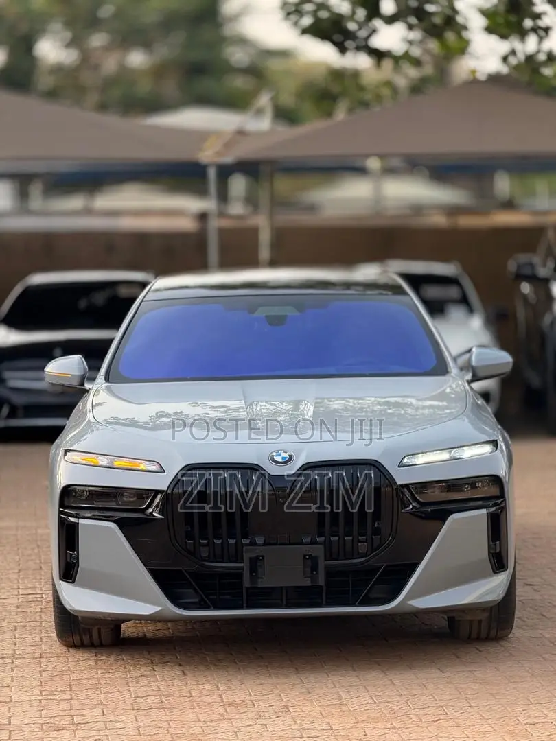BMW 7 Series 760i xDrive AWD 2023 Gray