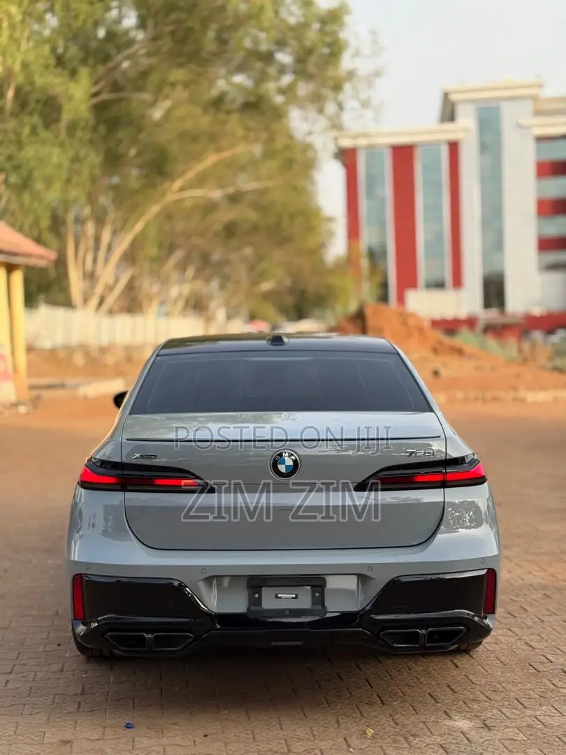 BMW 7 Series 760i xDrive AWD 2023 Gray