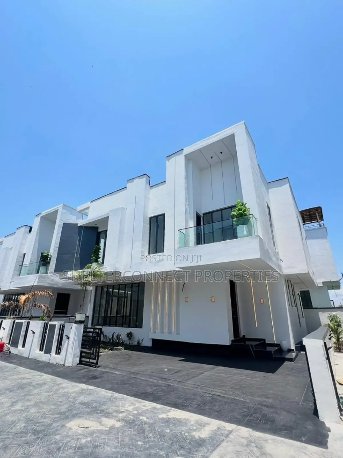 5bdrm Duplex in Chevron for sale