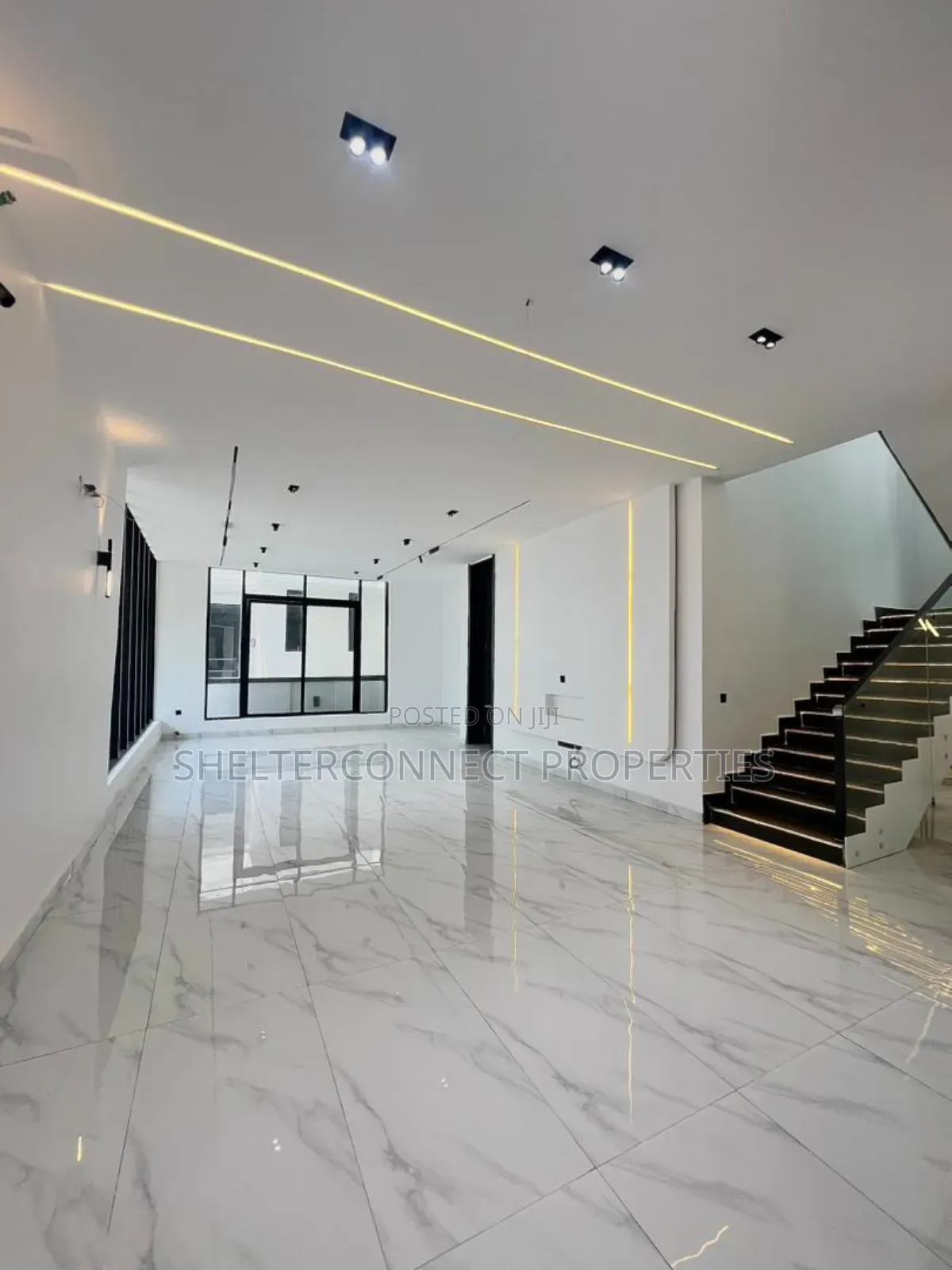 5bdrm Duplex in Chevron for sale