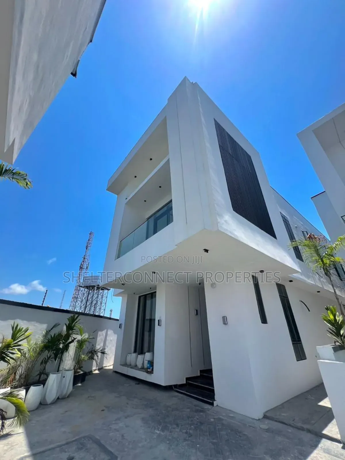 5bdrm Duplex in Chevron for sale