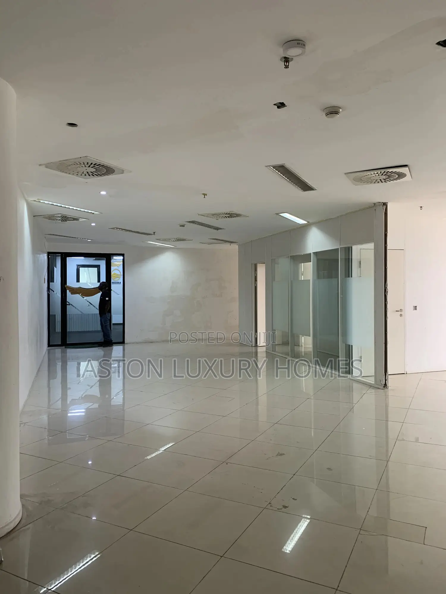 147sqm Modern and Spacious Workspace