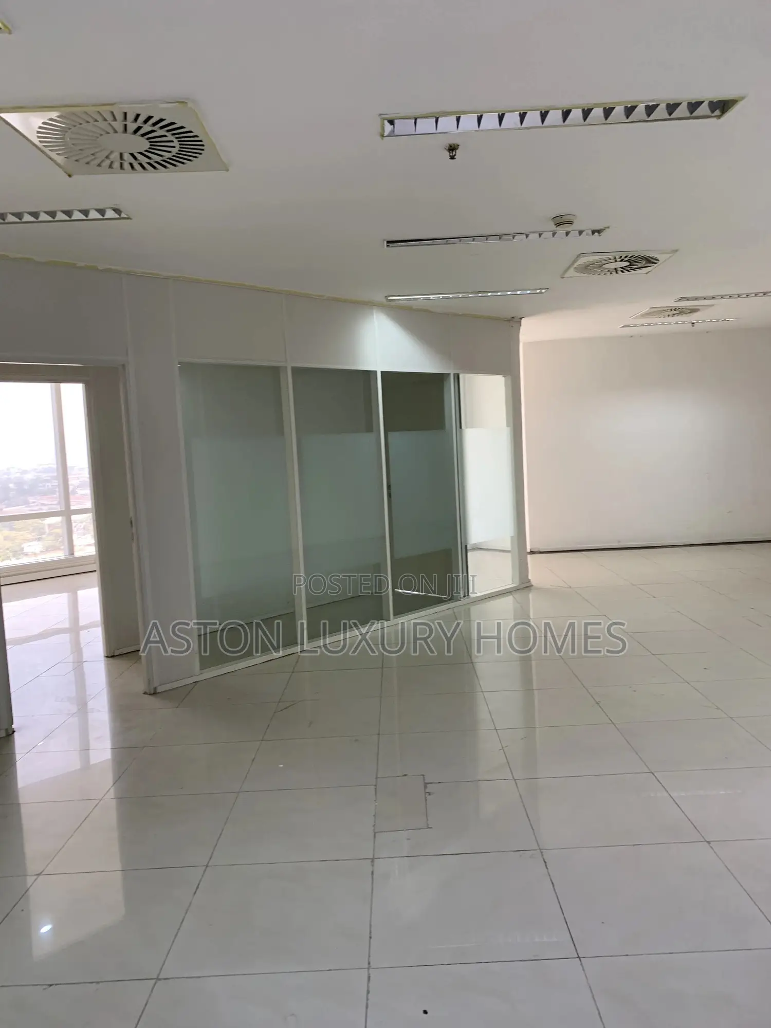 147sqm Modern and Spacious Workspace