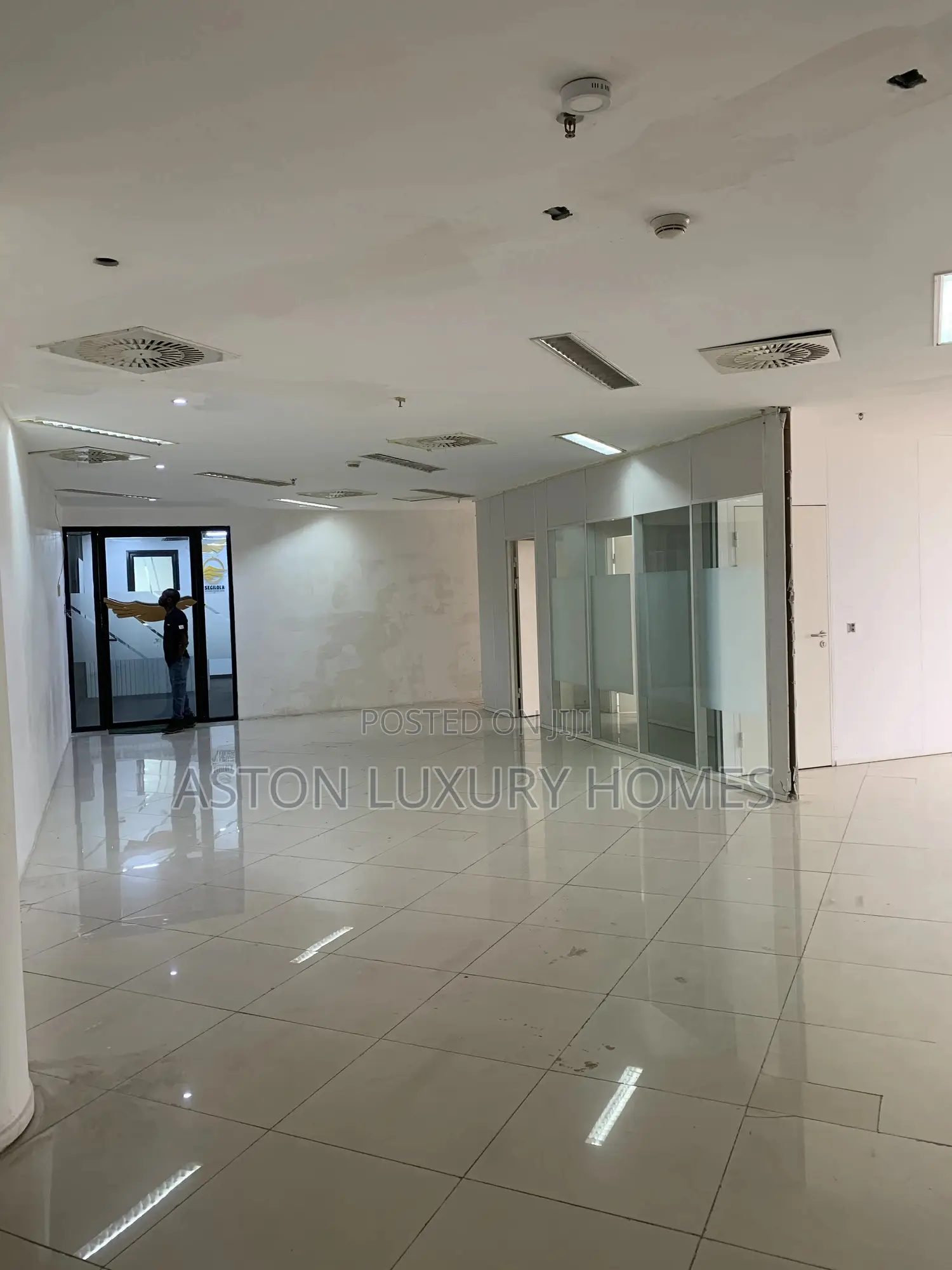 147sqm Modern and Spacious Workspace