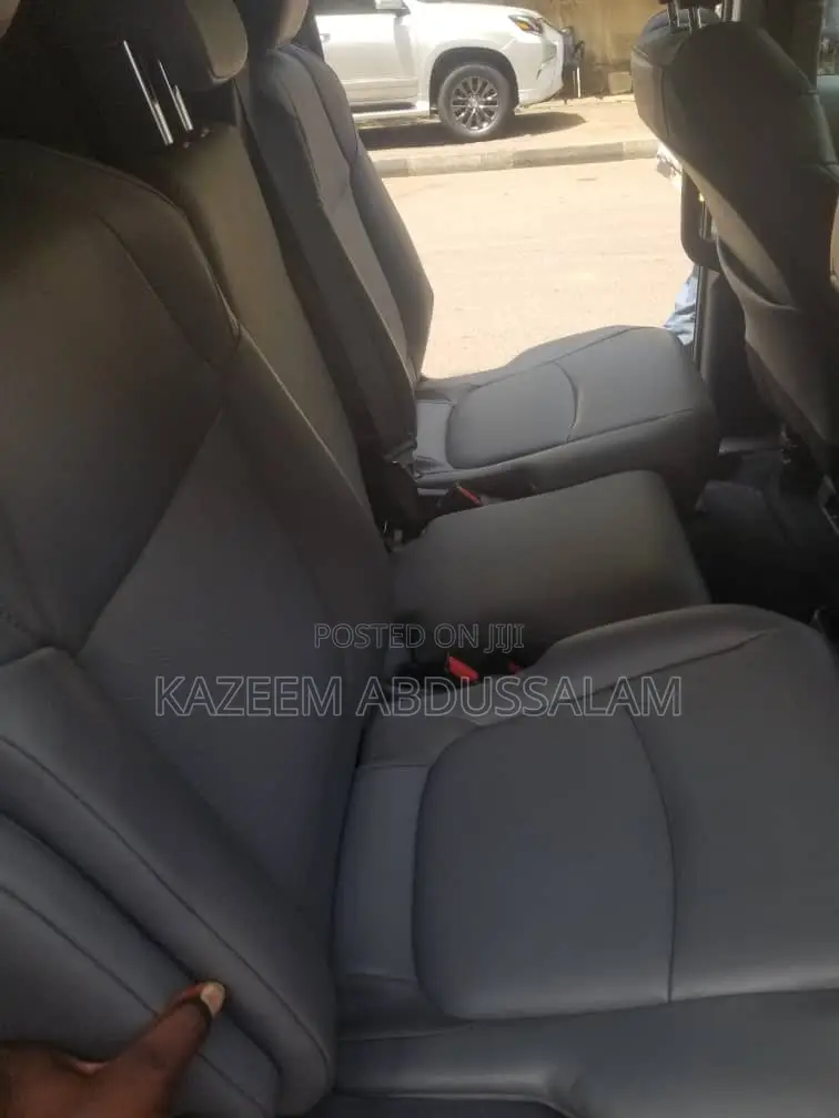 Toyota Sienna 2021 Gold