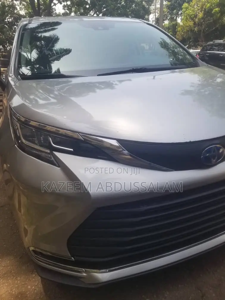 Toyota Sienna 2021 Gold