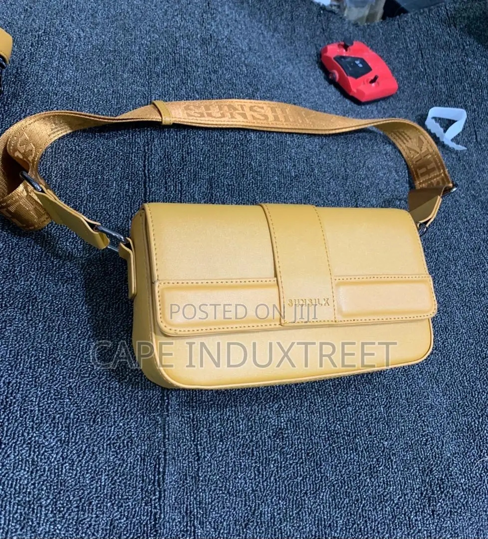 Trendy Crossbody Bag – Stylish, Durable Lightweight