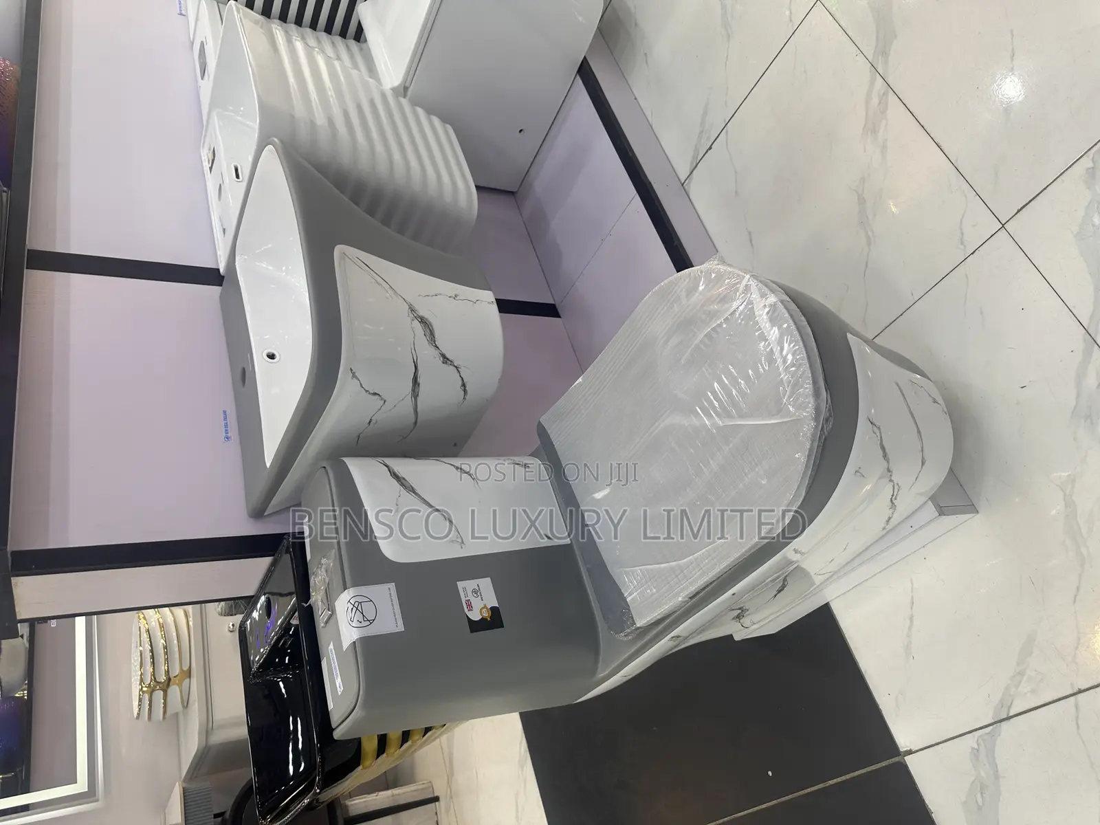 Executive Water Closet With Suspended Wash Hand Basin