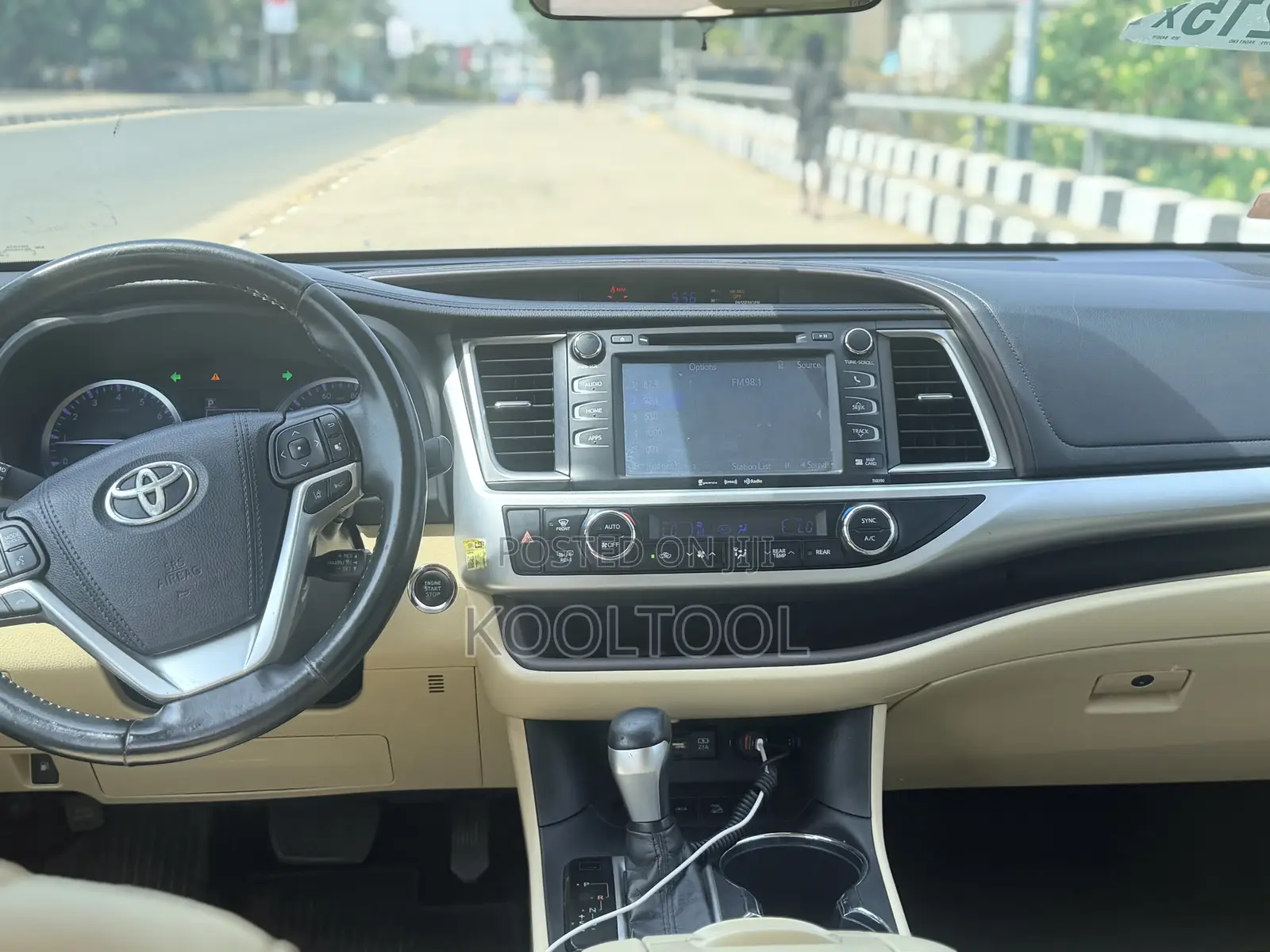 Toyota Highlander XLE 2019 Maroon