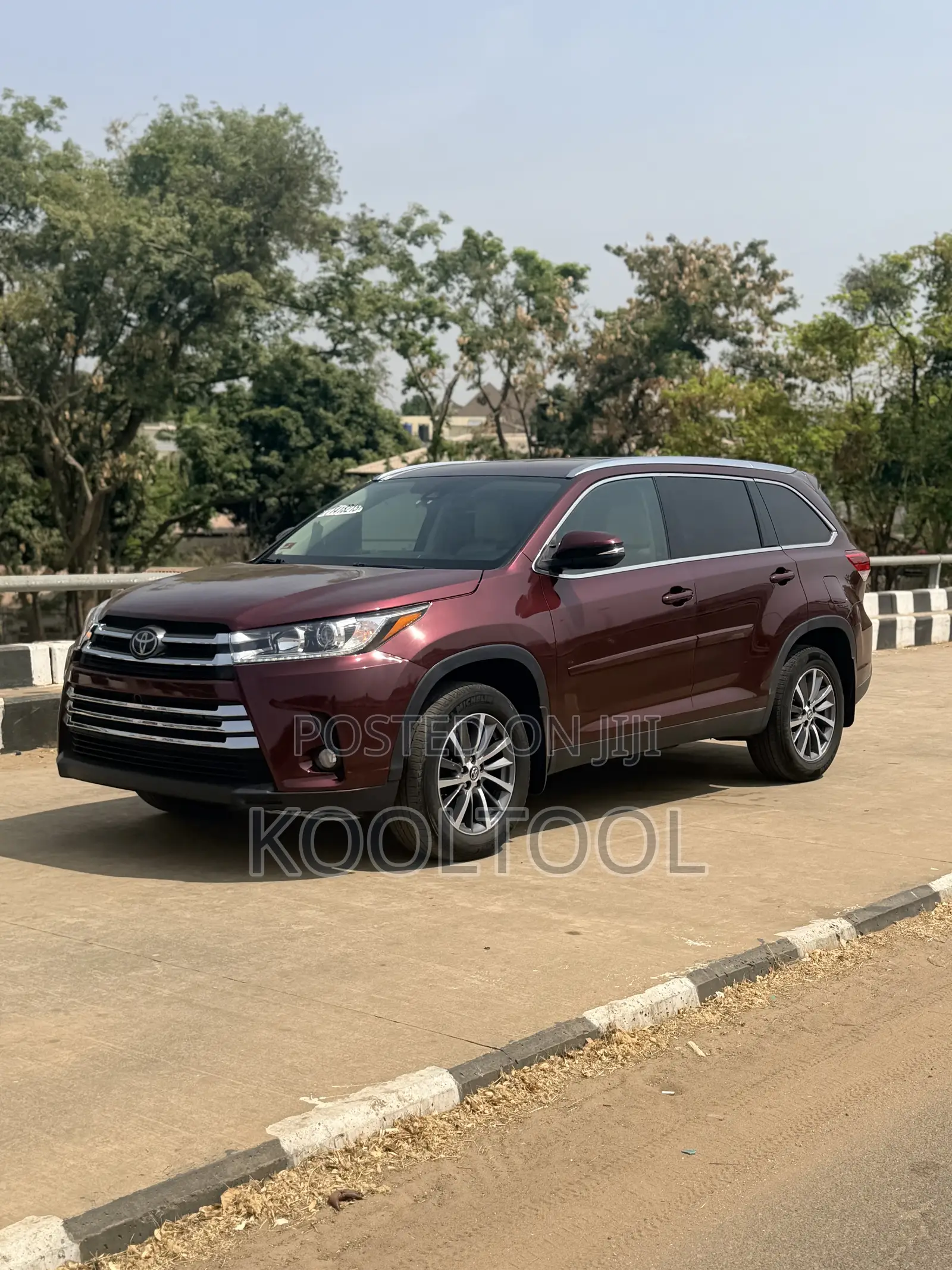 Toyota Highlander XLE 2019 Maroon